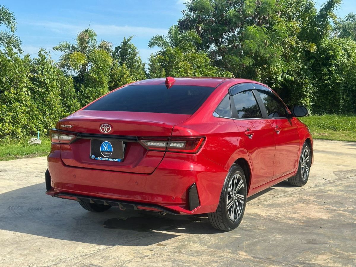 Front view of Toyota Yaris Ativ 1.2 Premium Luxury year 2023 red color used car in Hatyai รูปที่ 7
