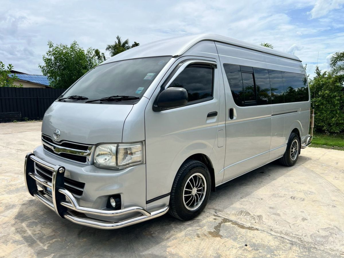รถตู้โดยสารยอดนิยม Toyota Commuter 2.5 D4D ปี 2013 สีบรอนซ์เงิน ไมล์แท้ 133,649 กม. ราคา 469,000 บาท รถมือสองหาดใหญ่สภาพสวยพร้อมใช้งาน