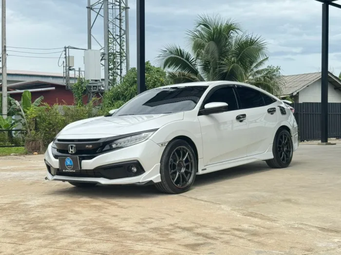Front view of Honda Civic 1.5 RS Turbo year 2020 white color used car in Hatyai รูปที่ 10