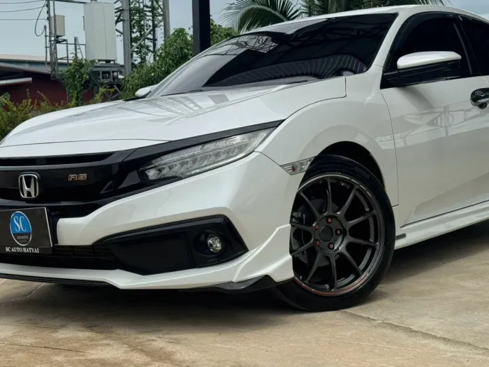 Front view of Honda Civic 1.5 RS Turbo year 2020 white color used car in Hatyai รูปที่ 6