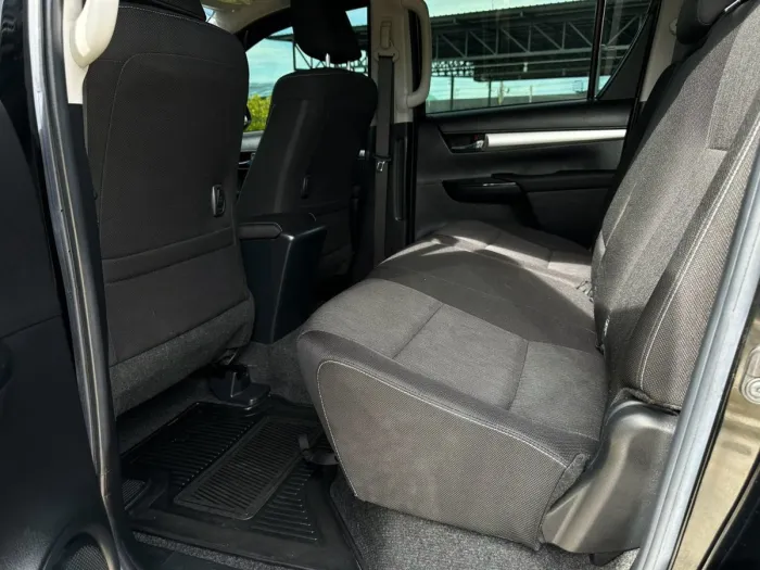 Front view of Toyota Hilux Revo Double Cab year 2021 black color used car in Hatyai รูปที่ 15