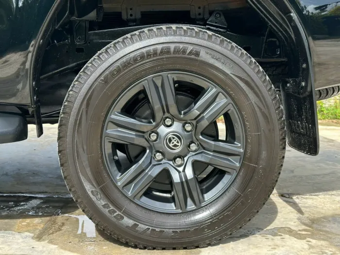 Front view of Toyota Hilux Revo Double Cab year 2021 black color used car in Hatyai รูปที่ 21