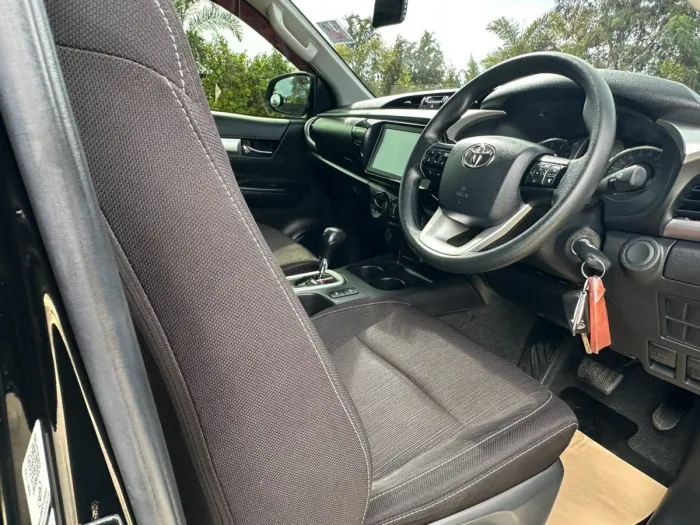 Front view of Toyota Hilux Revo Double Cab year 2021 black color used car in Hatyai รูปที่ 11