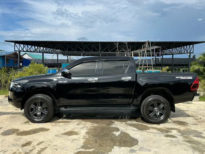 Front view of Toyota Hilux Revo Double Cab year 2021 black color used car in Hatyai รูปที่ 6