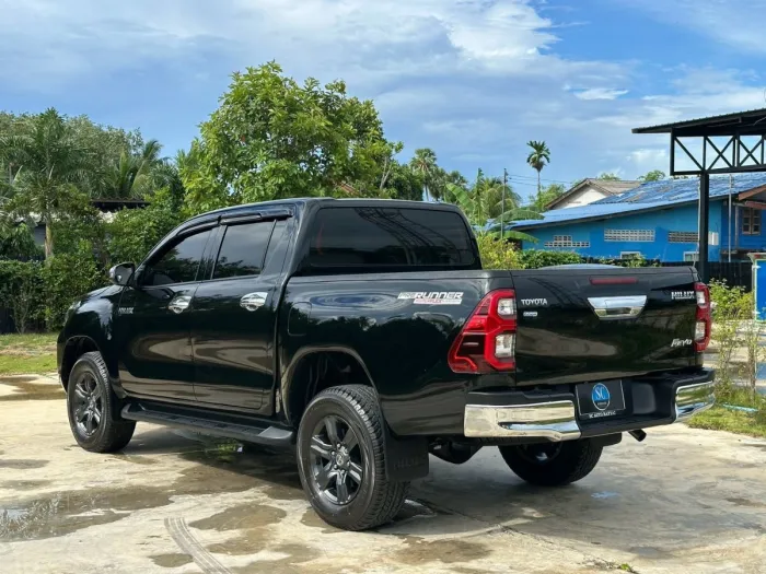 Front view of Toyota Hilux Revo Double Cab year 2021 black color used car in Hatyai รูปที่ 4