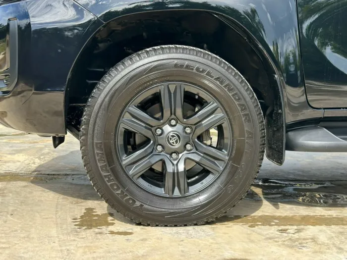 Front view of Toyota Hilux Revo Double Cab year 2021 black color used car in Hatyai รูปที่ 20