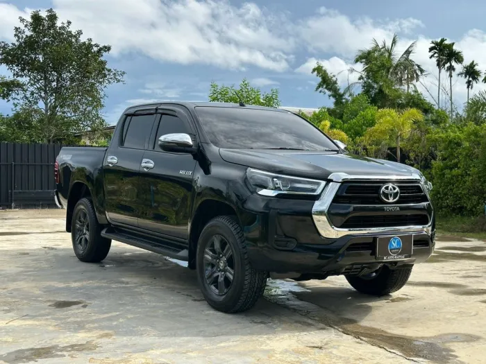 Front view of Toyota Hilux Revo Double Cab year 2021 black color used car in Hatyai รูปที่ 3