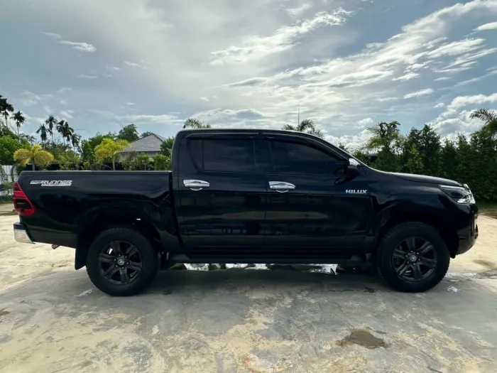 Front view of Toyota Hilux Revo Double Cab year 2021 black color used car in Hatyai รูปที่ 7