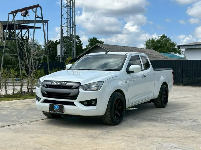 Front view of All New Isuzu D-Max Smart Cab 1.9 S year 2020 white color used car in Hatyai