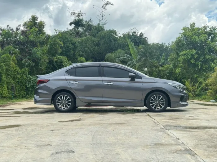 Front view of Honda City 1.0 Turbo SV year 2020 grey color used car in Hatyai รูปที่ 7