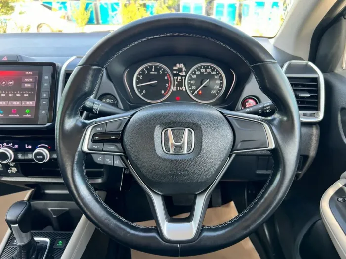Front view of Honda City 1.0 Turbo SV year 2020 grey color used car in Hatyai รูปที่ 17