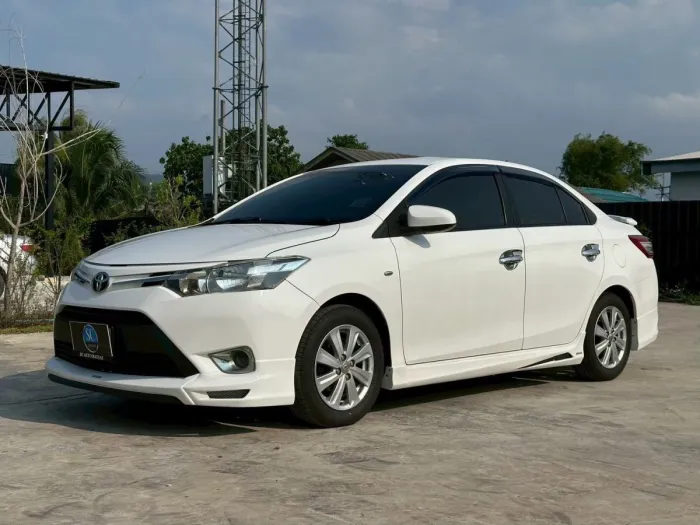 Front view of Toyota Vios 1.5 J AT year 2013 white color used car in Hatyai