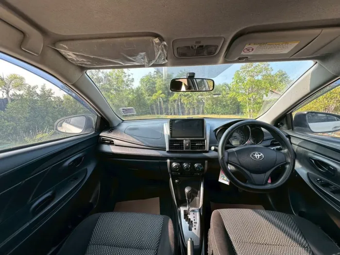 Front view of Toyota Vios 1.5 J AT year 2013 white color used car in Hatyai รูปที่ 12
