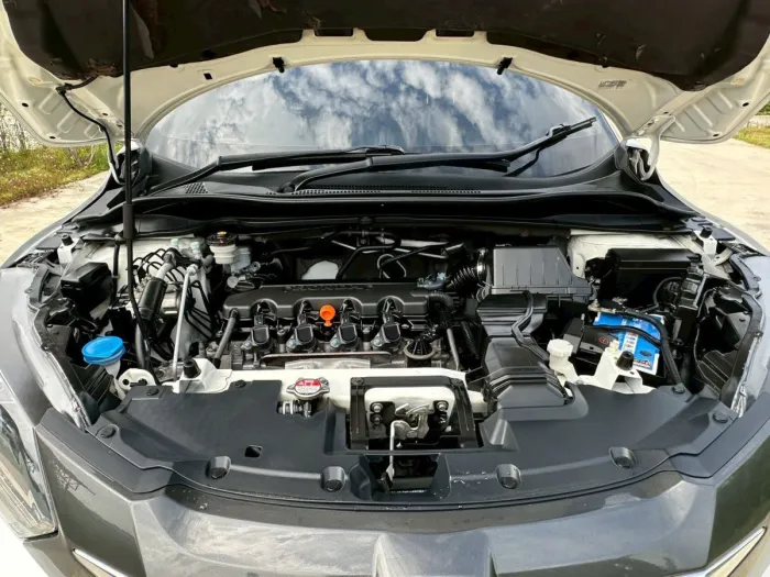 Honda HR-V 1.8 EL AT ปี 2015 สีขาว รถ SUV มือสอง มุมด้านหน้าและด้านข้าง รูปที่ 16
