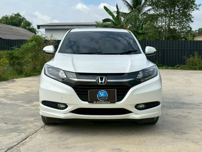 Honda HR-V 1.8 EL AT ปี 2015 สีขาว รถ SUV มือสอง มุมด้านหน้าและด้านข้าง รูปที่ 3
