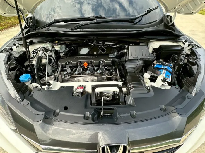 Honda HR-V 1.8 EL AT ปี 2015 สีขาว รถ SUV มือสอง มุมด้านหน้าและด้านข้าง รูปที่ 15