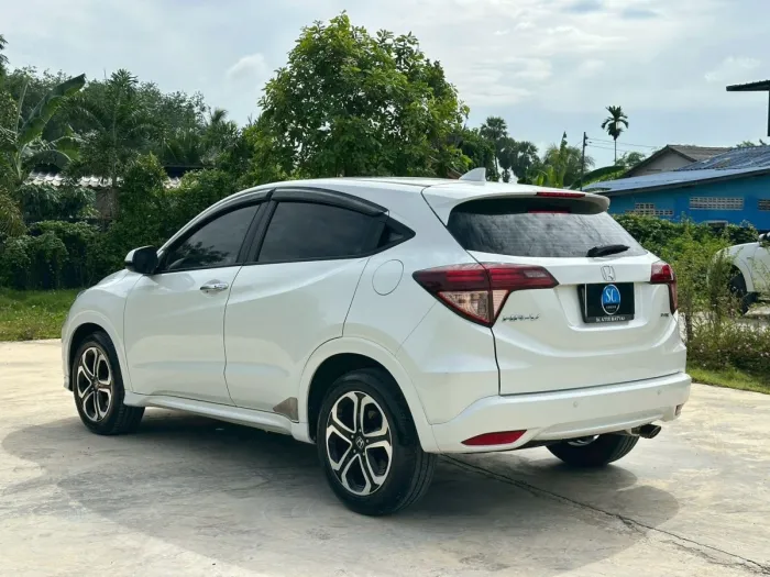 Honda HR-V 1.8 EL AT ปี 2015 สีขาว รถ SUV มือสอง มุมด้านหน้าและด้านข้าง รูปที่ 6