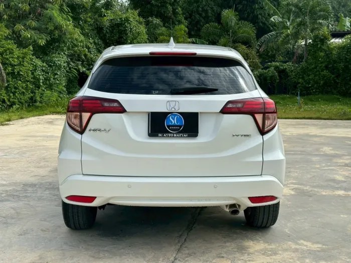 Honda HR-V 1.8 EL AT ปี 2015 สีขาว รถ SUV มือสอง มุมด้านหน้าและด้านข้าง รูปที่ 5