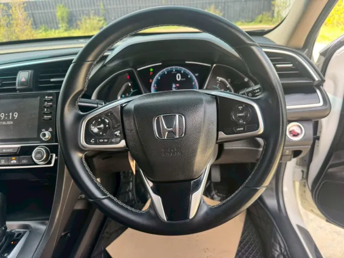 Front view of Honda Civic FC 1.8 EL year 2021 white color used car in Hatyai รูปที่ 12