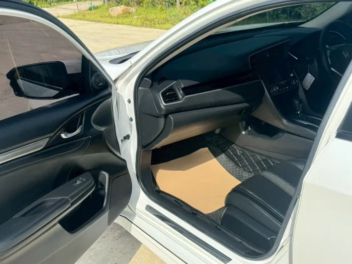 Front view of Honda Civic FC 1.8 EL year 2021 white color used car in Hatyai รูปที่ 18