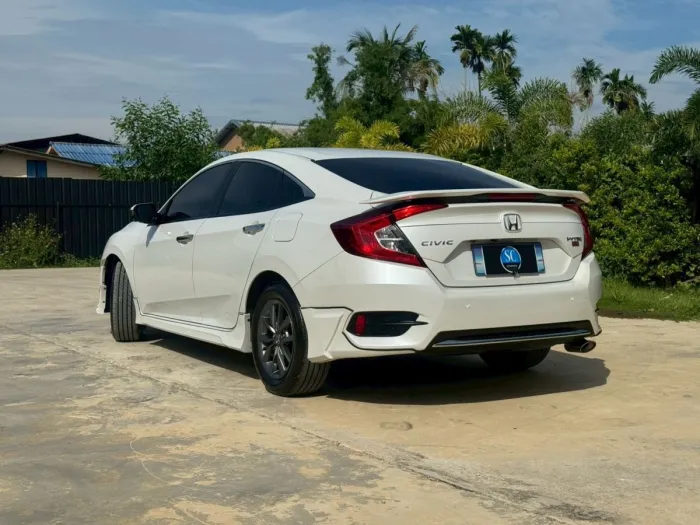 Front view of Honda Civic FC 1.8 EL year 2021 white color used car in Hatyai รูปที่ 7