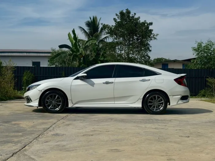 Front view of Honda Civic FC 1.8 EL year 2021 white color used car in Hatyai รูปที่ 4