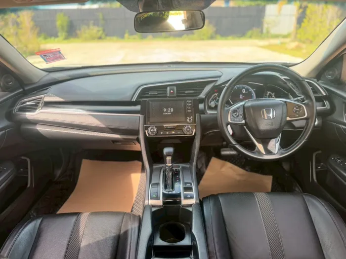 Front view of Honda Civic FC 1.8 EL year 2021 white color used car in Hatyai รูปที่ 11