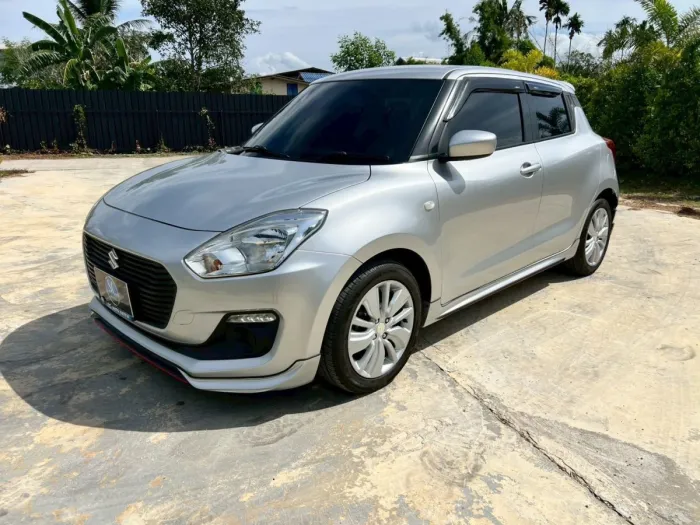 Front view of Suzuki Swift 1.2 GL CVT year 2019 silver color used car in Hatyai รูปที่ 2