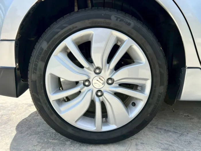 Front view of Suzuki Swift 1.2 GL CVT year 2019 silver color used car in Hatyai รูปที่ 9
