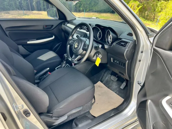 Front view of Suzuki Swift 1.2 GL CVT year 2019 silver color used car in Hatyai รูปที่ 14