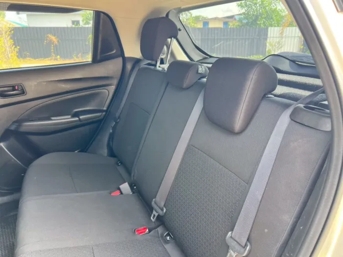 Front view of Suzuki Swift 1.2 GL CVT year 2019 silver color used car in Hatyai รูปที่ 20