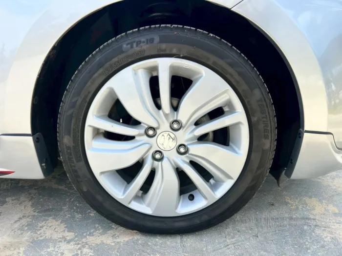 Front view of Suzuki Swift 1.2 GL CVT year 2019 silver color used car in Hatyai รูปที่ 12