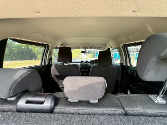 Front view of Suzuki Swift 1.2 GL CVT year 2019 silver color used car in Hatyai รูปที่ 24