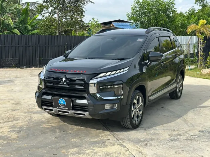 Front view of Mitsubishi Xpander Cross Minorchange grey color used car in Hatyai
