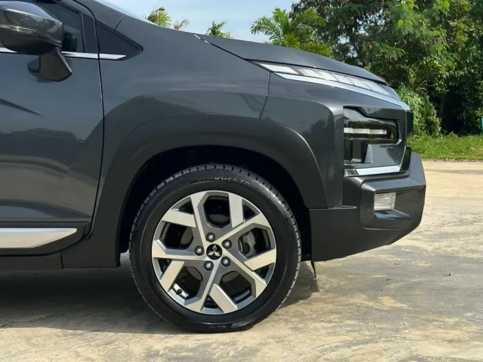 Front view of Mitsubishi Xpander Cross Minorchange grey color used car in Hatyai รูปที่ 6