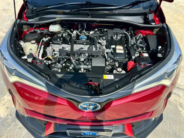 Front view of Toyota C-HR 1.8 HV Hi year 2018 red color used car in Hatyai รูปที่ 12
