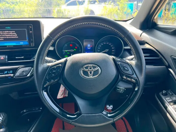 Front view of Toyota C-HR 1.8 HV Hi year 2018 red color used car in Hatyai รูปที่ 23