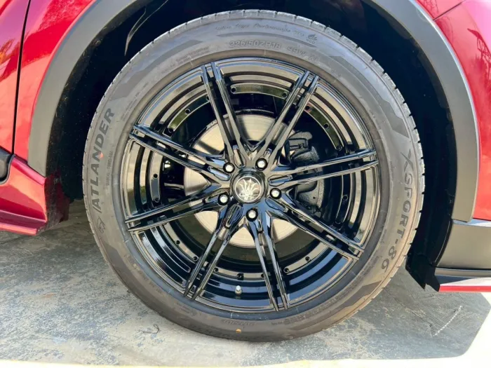 Front view of Toyota C-HR 1.8 HV Hi year 2018 red color used car in Hatyai รูปที่ 24