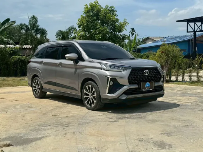 Front view of Toyota Veloz 1.5 Premium year 2023 silver color used car in Hatyai รูปที่ 3