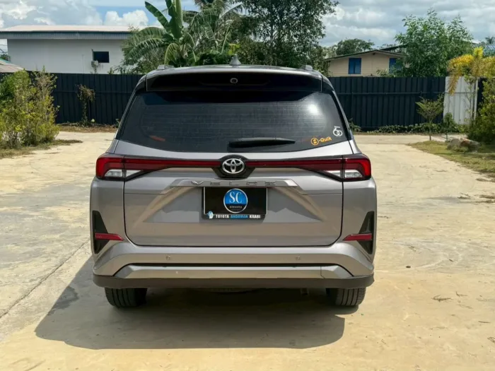 Front view of Toyota Veloz 1.5 Premium year 2023 silver color used car in Hatyai รูปที่ 5
