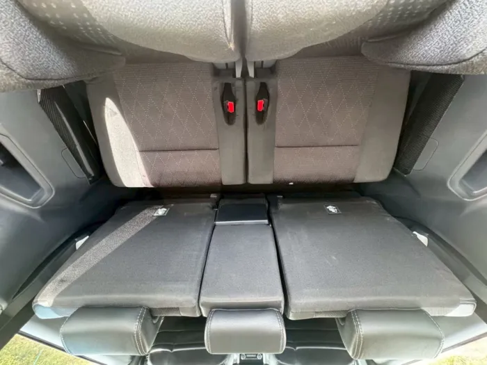 Front view of Toyota Veloz 1.5 Premium year 2023 silver color used car in Hatyai รูปที่ 22