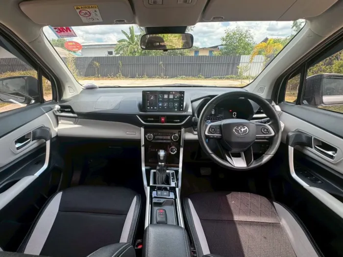 Front view of Toyota Veloz 1.5 Premium year 2023 silver color used car in Hatyai รูปที่ 28
