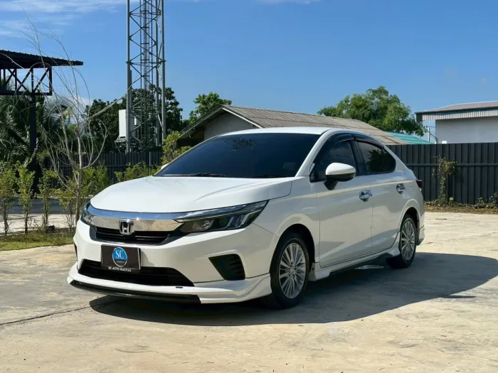 Front view of Honda City 1.0 Turbo V year 2020 white color used car in Hatyai