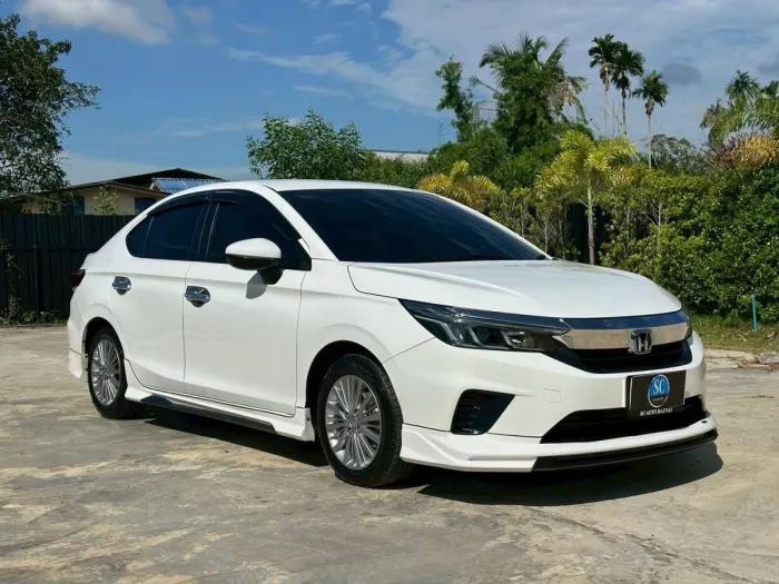 Front view of Honda City 1.0 Turbo V year 2020 white color used car in Hatyai รูปที่ 2
