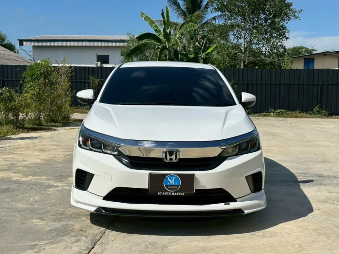 Front view of Honda City 1.0 Turbo V year 2020 white color used car in Hatyai รูปที่ 3