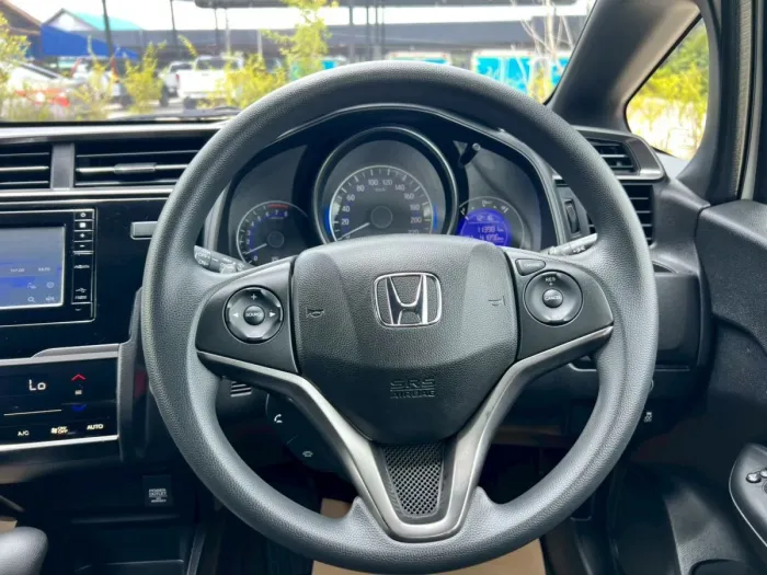 Front view of Honda Jazz 1.5 RS year 2019 white color used car in Hatyai รูปที่ 8