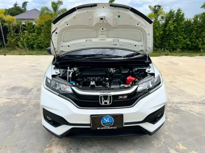 Front view of Honda Jazz 1.5 RS year 2019 white color used car in Hatyai รูปที่ 11