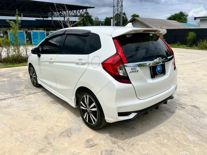 Front view of Honda Jazz 1.5 RS year 2019 white color used car in Hatyai รูปที่ 16