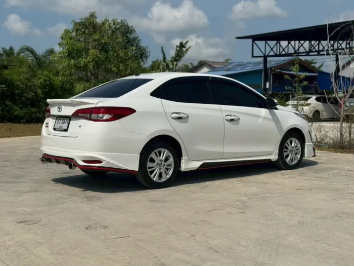 Front view of Toyota Yaris Ativ 1.2 E year 2019 white color used car in Hatyai รูปที่ 5