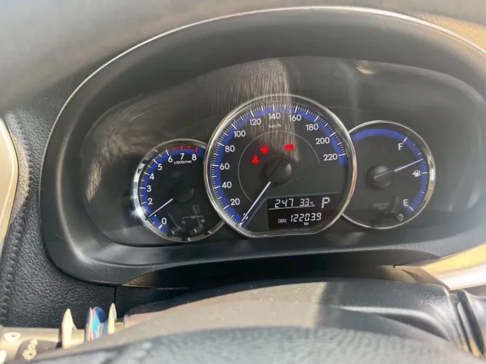 Front view of Toyota Yaris Ativ 1.2 E year 2019 white color used car in Hatyai รูปที่ 6